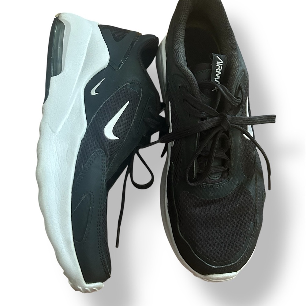 Nike Black and White Women’s Airmax Sneakers